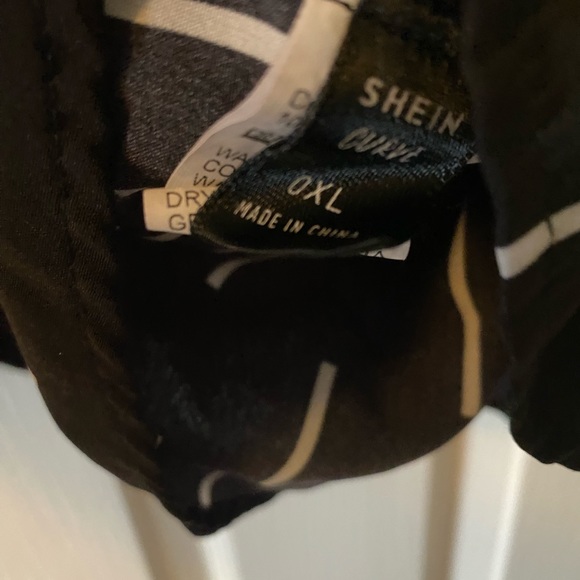 SHEIN - BLACK & WHITE BLOUSE - Picture 3 of 4